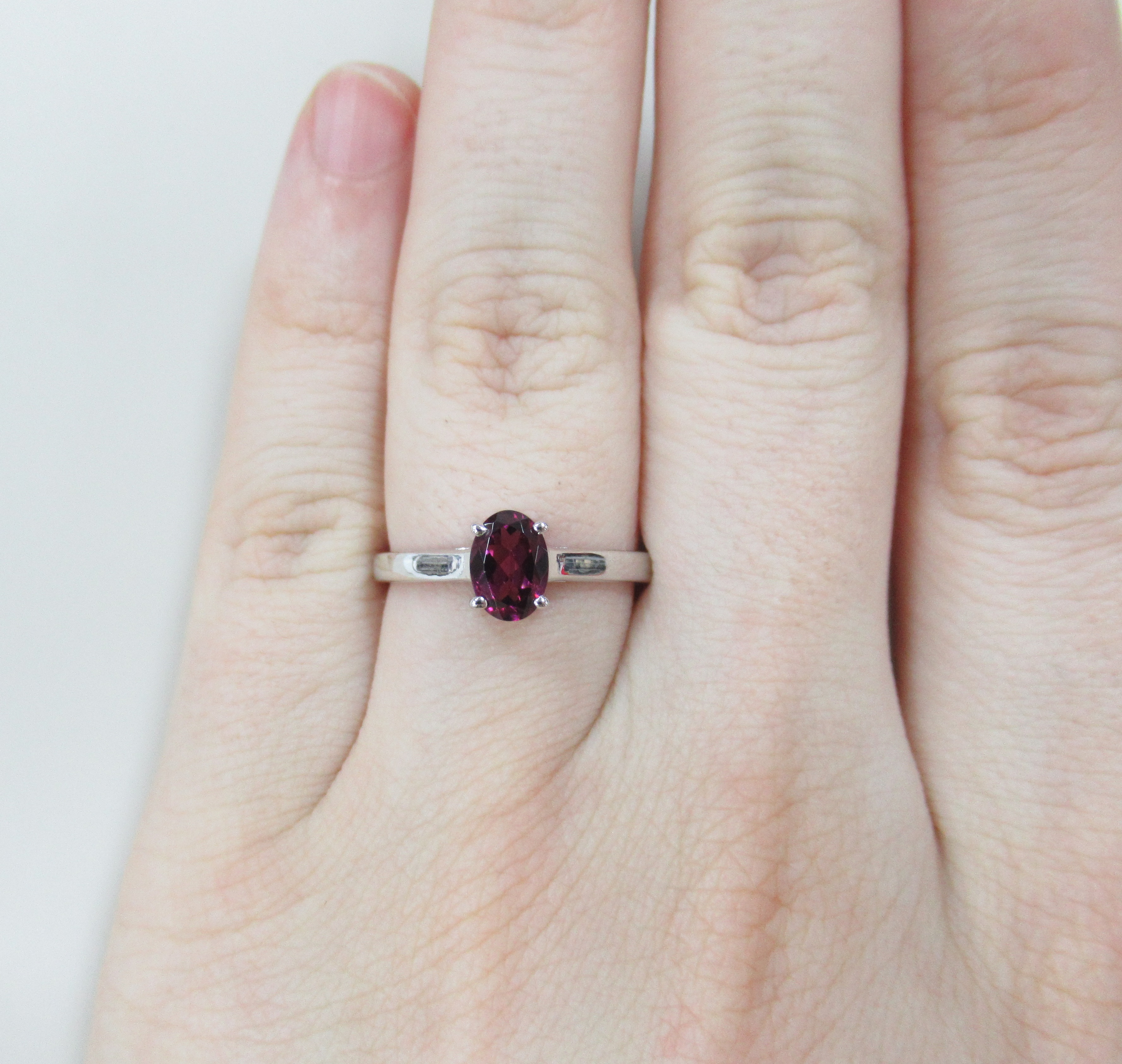 Серебряное кольцо с гранатом Умбалит